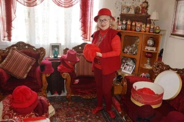 İzmir’in kırmızılı kadını
