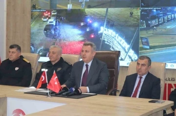 İzmir Valisi Elban: “İzmir’de 781 noktada 8 bin 113 emniyet personelimiz görev başında”
