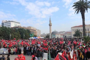 İzmirliler Filistin’e destek için yürüdü
