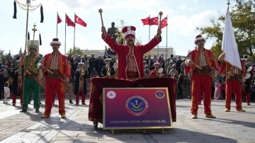 Jandarma Çelik Kanatlar ve Mehteran Takımı Kırıkkale’de gösteri sundu
