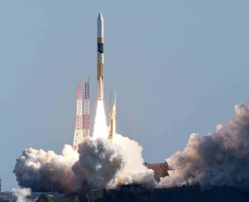 Japonya yörüngeye Ay’a iniş aracı ve gözlem uydusu fırlattı
