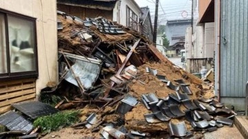 Japonya'da felaket üstüne felaket: Toprak kayması uyarısı, bilanço artıyor