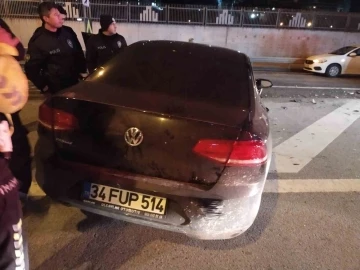 Kadıköy’de kontrolden çıkan otomobil bariyere çarptı: 3 yaralı
