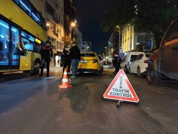Kadıköy’de narkotik köpeği &quot;Ceviz&quot; ile ’Huzur İstanbul’ uygulaması yapıldı
