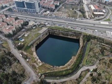 Kadıköy’de su dolan inşaat sahasını &quot;Google Maps&quot; göl olarak gösteriyor
