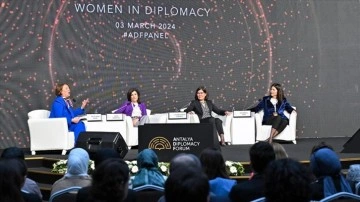 Kadın Diplomatlar Diplomasi Alanındaki Yerlerini Tartıştı