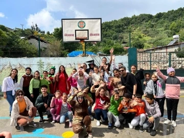 KAEÜ Sağlık Hizmetleri Topluluğu, Hatay’da depremzede çocuklara dokundu
