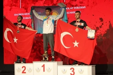 Kağıtspor, Dünya Bilek Güreşi Şampiyonası’ndan 9 madalya ile döndü
