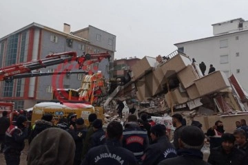 Kahramanmaraş Elbistan'da da binalar yıkıldı
