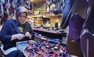 Kahramanmaraş'ta Çarık ve Yemeni Ustası Kadın 30 Yıldır Mesleğini Sürdürüyor