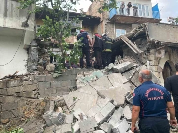 Kahramanmaraş’ta iki katlı metruk bina çöktü
