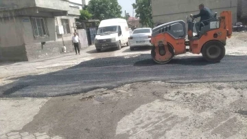 Kahramanmaraş’ta mahallelerde asfalt tamiratı çalışmaları devam ediyor
