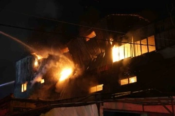 Kahramanmaraş'ta Mobilya İmalathanesinde Çıkan Yangın Kontrol Altına Alındı
