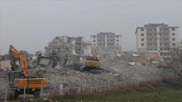 Kahramanmaraş'taki ağır hasarlı binaların yüzde 90'ı yıkılıp enkazı kaldırıldı