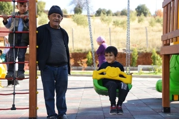 Kahramanmaraş Yenikent’e çocuk oyun alanı
