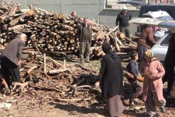 Kahramanmaraş'ta depremzedelere günlük 500 ton odun desteği