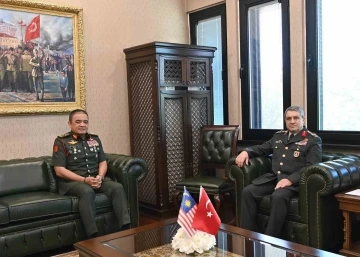 Kara Kuvvetleri Komutanı Orgeneral Bayraktaroğlu, Malezyalı mevkidaşını ağırladı
