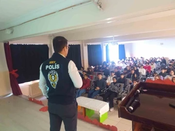 Karabük’te öğrenciler siber suçlara karşı bilgilendirildi
