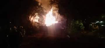 Karabük’teki yangınlarda 4 samanlık, metruk bina ve ticari taksi zarar gördü
