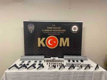 Karadeniz üzerinden İzmir’e silah sevkiyatı yapan iki kişi yakalandı

