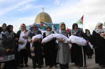 Karaman’da kadınlardan İsrail’e ’bebek kefenli’ protesto
