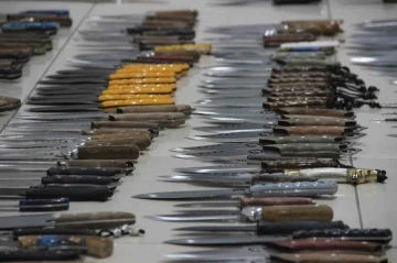 Karaman’da satışı yasak 519 adet kesici ve delici alet ele geçirildi

