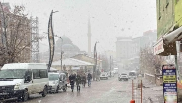 Karlıova’da kar yağışı başladı
