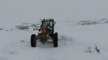 Kars’ta 47 Köy Yolu Kar ve Tipi Nedeniyle Ulaşıma Kapandı