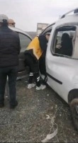Kars'ta Trafik Kazası: 3 Kişi Yaralandı