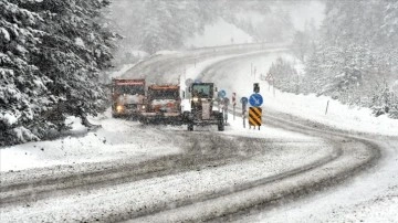 Kars'ta Yoğun Kar Yağışı Ulaşımı Olumsuz Etkiledi
