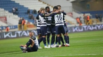 Kasımpaşa'da 4 gollü maç! Fernando'nun penaltısı Antalyaspor'a yetmedi