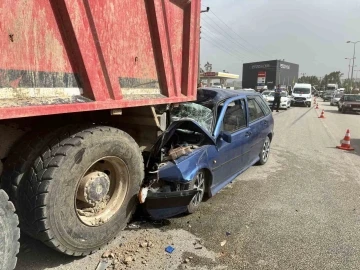 Kastamonu’da otomobil kamyonun altına girdi: 1 ölü, 2 yaralı
