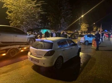 Kastamonu'da Park Halindeki Araçlara Çarpan Otomobillerin Çarpışması Sonucu 1 Kişi Yaralandı