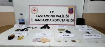 Kastamonu’da uyuşturucu maddeyle yakalanan üç şüpheli tutuklandı
