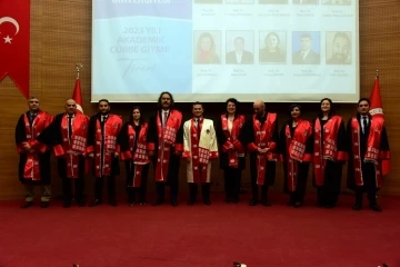 Kastamonu Üniversitesi’nde akademisyenler cübbelerini giydi
