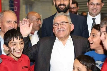Kayseri Büyükşehir Belediye Başkanı Dr. Memduh Büyükkılıç, Ramazan Ayında Vatandaşlarla Buluşuyor