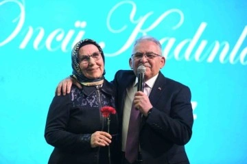 Kayseri Büyükşehir Belediye Başkanı Kadınlar Günü'nde Kadınlarla Buluştu