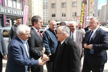 Kayseri Büyükşehir Belediye Başkanı Otobüsçüler Esnafını Ziyaret Etti