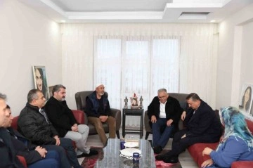 Kayseri Büyükşehir Belediye Başkanı Şehit Ailesini Ziyaret Etti