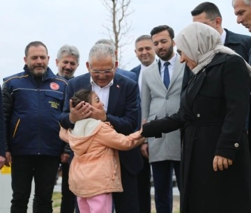 Kayseri Büyükşehir Belediye Başkanı Yetim Kardeşler Çocuk Şenliği'nde