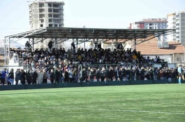 Kayseri'de Futbolseverler Argıncık Stadı'nda Heyecanla Buluştu