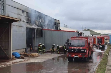 Kayseri’deki fabrika yangını 62 personelle söndürüldü

