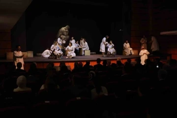 Kayseri Devlet Tiyatrosu muhteşem bir açılışla &quot;perde&quot; dedi
