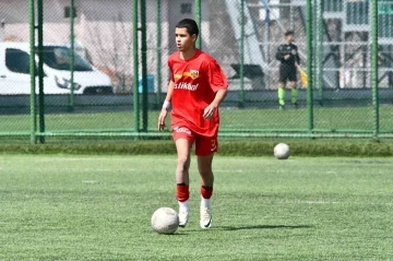 Kayserispor’un genç oyuncusu Aras Çelik’e milli davet
