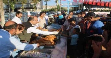 Kelaynak ve Balcan Festivalinde 3 bin kişiye balık ekmek ikram edildi