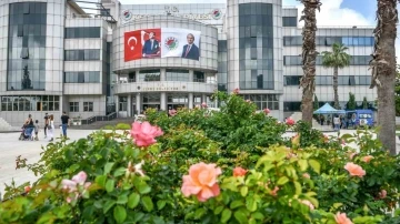 Kepez Belediyesi Atatürk Anıtı’nı bakıma aldı
