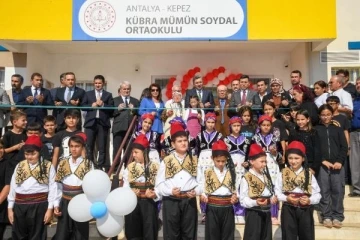 Kepez'de yapılan Kübra-Mümin Soydal Ortaokulu törenle açıldı