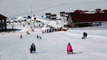 Ketençimen Kayak Merkezi, kayak severlerin akınına uğruyor