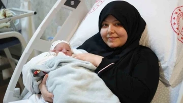 Kırıkkale’de 2023 yılının son bebekleri dünyaya geldi: Biri anne kucağında, diğeri kuvözde yeni yıla girdi
