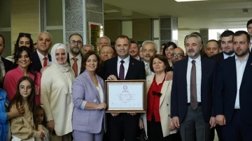 Kırklareli Belediye Başkanlığını kazanan Bulut mazbatasını aldı

